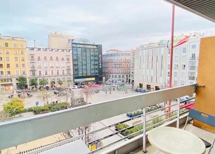 Estudio Doble Con Balcon En Madrid Centro, Spagna
