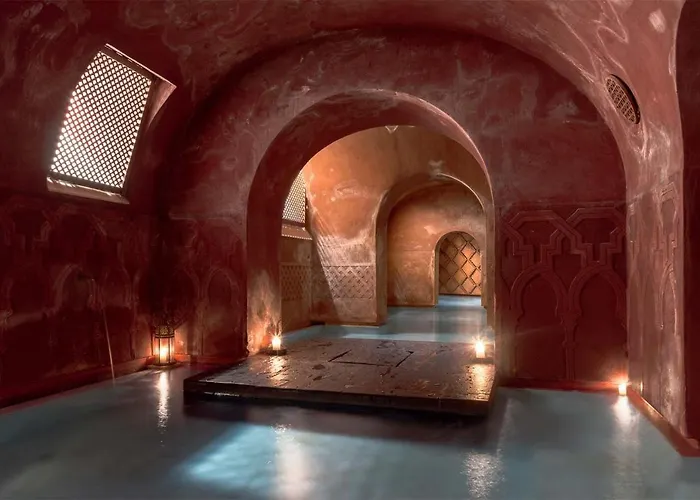 Exclusive Quietness In The Heart Of Madrid With Public Parking, Breakfast, 2 Bathrooms, Spain