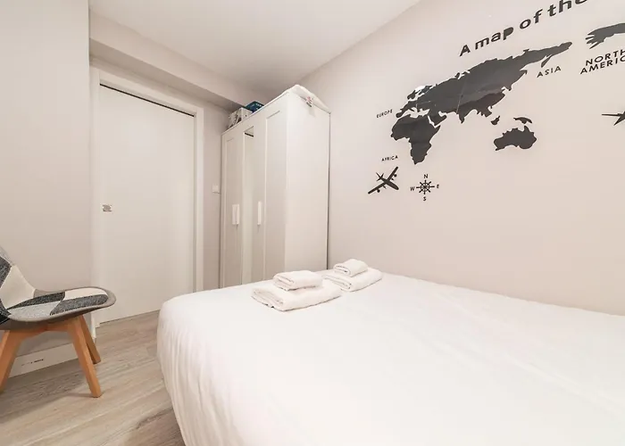 Elegant 6 Pax Apartment In Plaza Eliptica - Sm17 Madrid, España