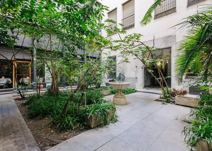Stunning Apartment Near Gran Via Metro Madrid, España