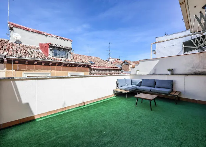 Atico Reformado Con Terraza En Tirso De Molina Para 4 Personas Alquiler Temporal Madrid, Spagna
