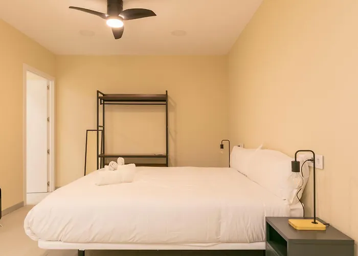 Homeabout Smart Rooms Tetuan - Sin Recepcion Madryt, Hiszpania