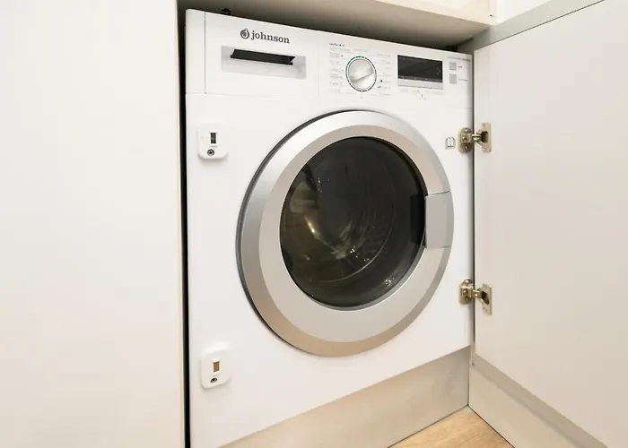 For You Rentals Elegancia Y Funcionalidad En San Bernardo Piso Con Banos En Suite Temporal Sbe351C Madrid, Spagna