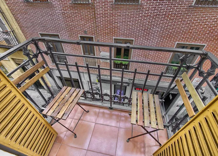 Mezzanine Orange Apartment Madrid, Spain