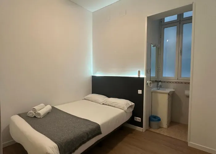 Center Madrid Habitaciones, Spain