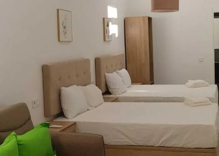 Suites Recien Reformadas Vista Alegre Madri, Espanha