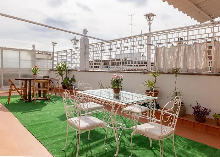Habitacion De 2 Camas Con 2 Ventanas Al Exterior Y Tv En Casa Compartida Madrid, Spain