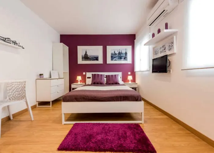 Apartamento En Calle Jardines - Madrid Centro, Spain