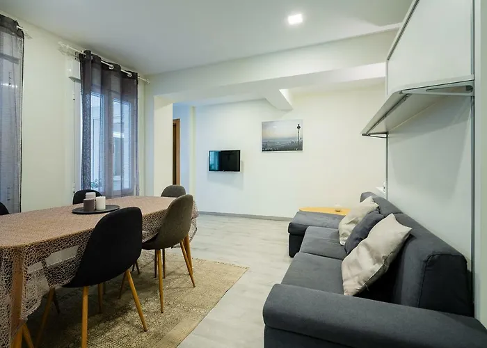 Exclusive Quietness In The Heart Of Madrid With Public Parking, Breakfast, 2 Bathrooms, Spanien