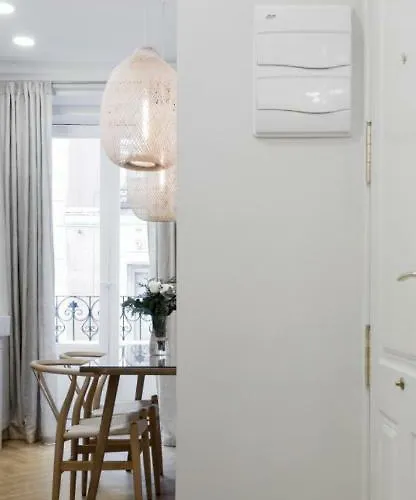 Amazing And New Apartment Five Minutes From Gran Via Madrid, Spagna