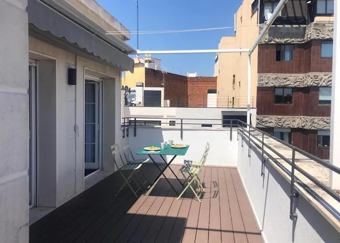 Feelathome Waldorf Suites Apartments