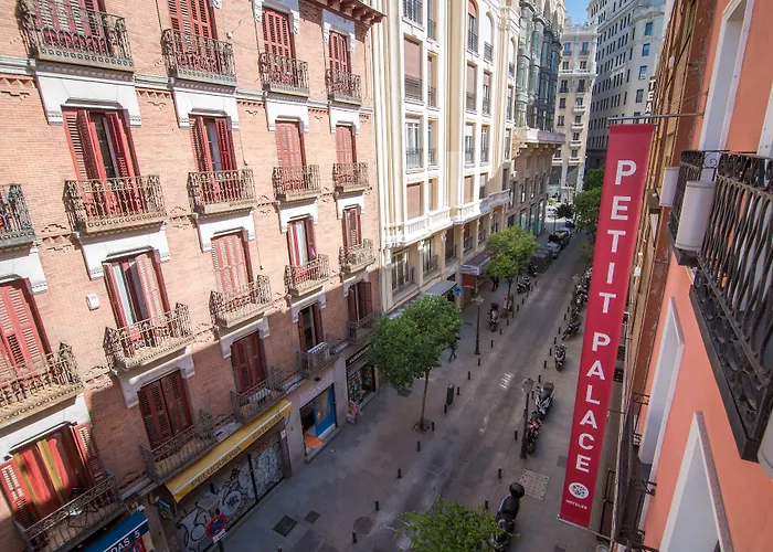 Petit Palace Tres Cruces
