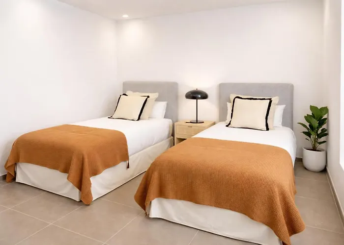 Collection Latina - Apartamentos Unicos En El Barrio Mas Autentico